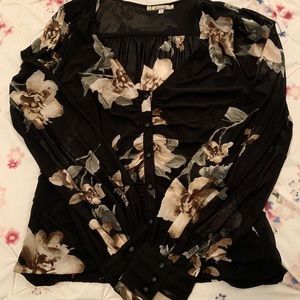 NWOT: Gimmicks Floral Buttoned Down V-Neck Top